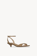 Zapato de Tacón Kitten con Tira en el Tobillo Vika de Piel