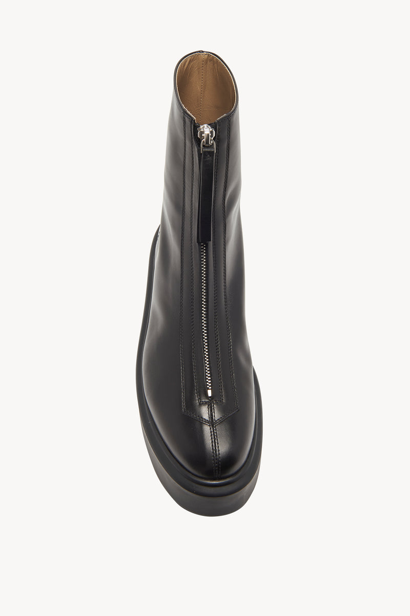 Zipped Boot I in Leather